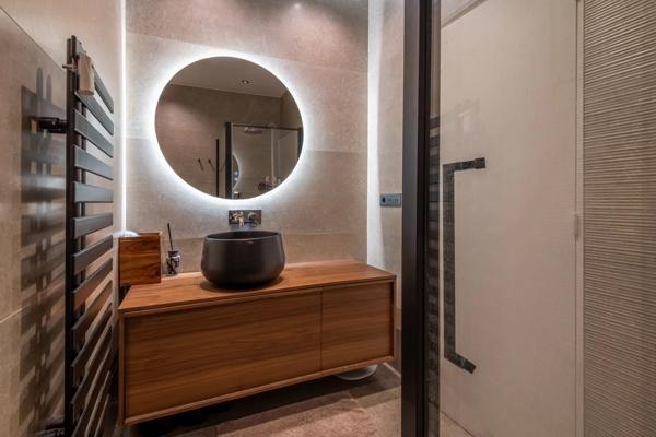 Lyon 6 - Tête d'Or - Appartement de 186,71 m² - Vue Dégagée sur le Rhône - 4 Chambres - Balcons - Garage - Cave