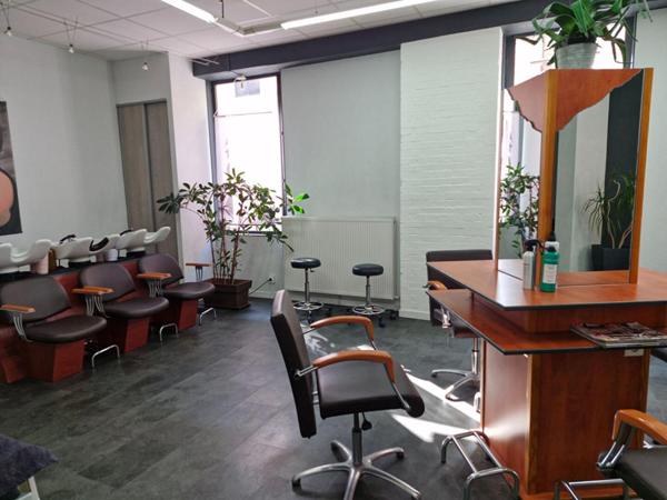 ROANNE  - SALON DE COIFFURE 5 POSTES