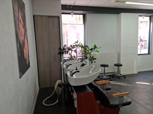 ROANNE  - SALON DE COIFFURE 5 POSTES