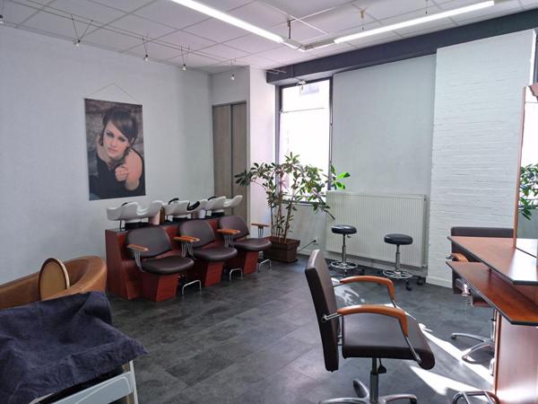 ROANNE  - SALON DE COIFFURE 5 POSTES