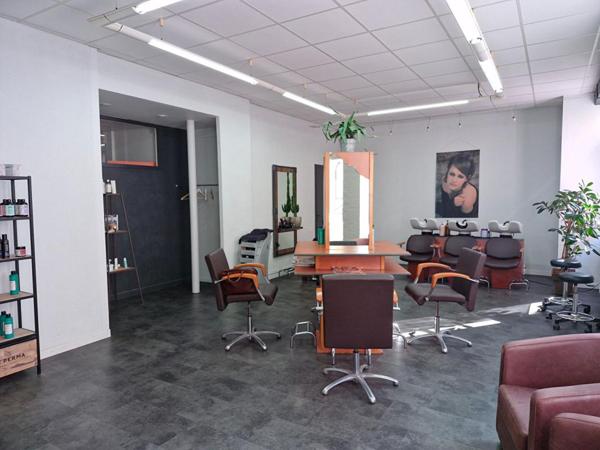 ROANNE  - SALON DE COIFFURE 5 POSTES