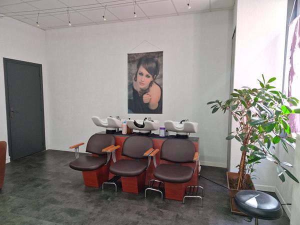 ROANNE  - SALON DE COIFFURE 5 POSTES