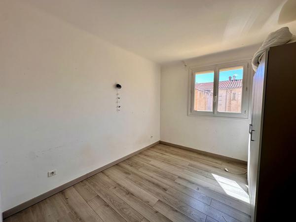 Appartement Perpignan 2 pièce(s)+ Parking/ Cave et balcon