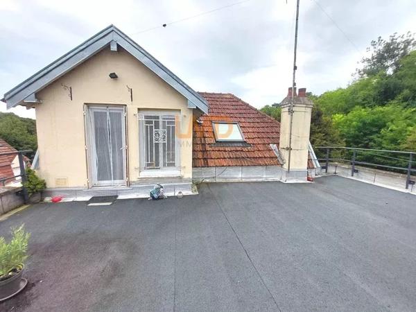 Avon, appartement avec grande terrasse, cave et parking