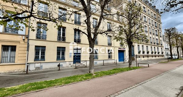 Location Local commercial 5 pièces 104.7 m² - Versailles 78000