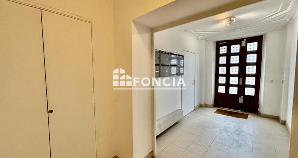 Location Local commercial 5 pièces 104.7 m² - Versailles 78000