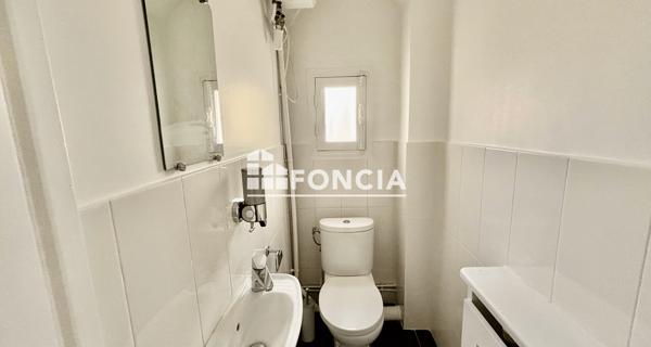 Location Local commercial 5 pièces 104.7 m² - Versailles 78000