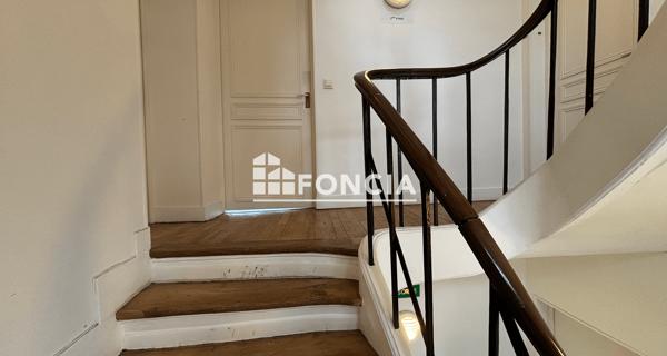 Location Local commercial 5 pièces 104.7 m² - Versailles 78000