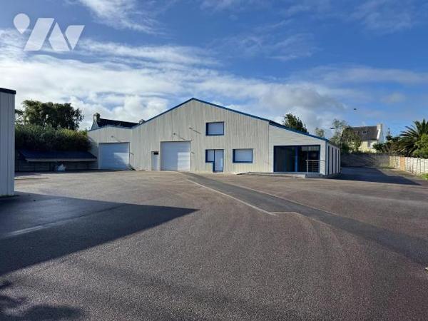 LANNILIS - Entrepôt/ box de 214.9 m2. 

Situé dans le bourg de LANNILIS, Box de 214,9m2 aména...