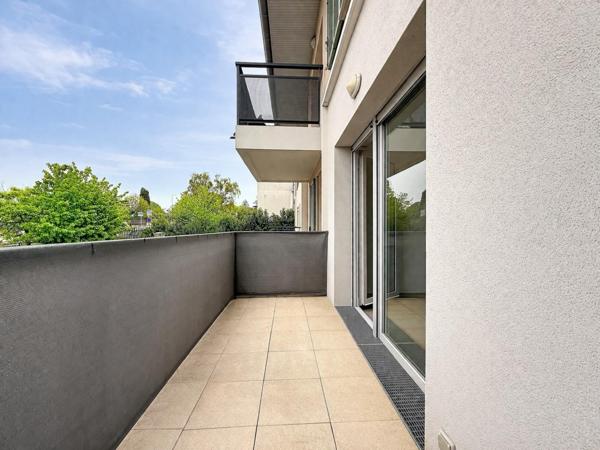 T2 rénové avec balcon et parking sécurisé