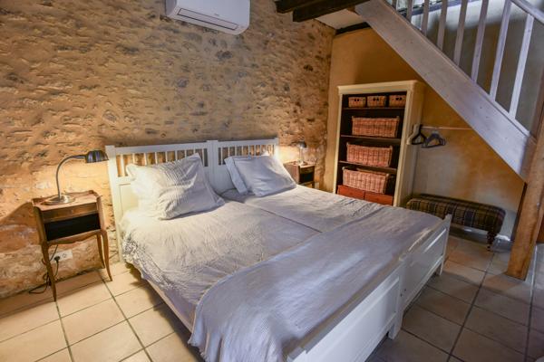 Ancienne bergerie en pierre compose de deux maisons indépendantes