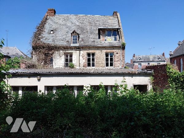 Maison à rénover. Possibilité aménagements pour immeuble de rapport.