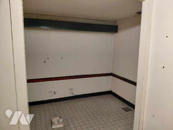 Maison à rénover. Possibilité aménagements pour immeuble de rapport.