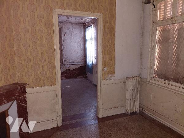 Maison à rénover. Possibilité aménagements pour immeuble de rapport.
