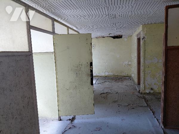 Maison à rénover. Possibilité aménagements pour immeuble de rapport.