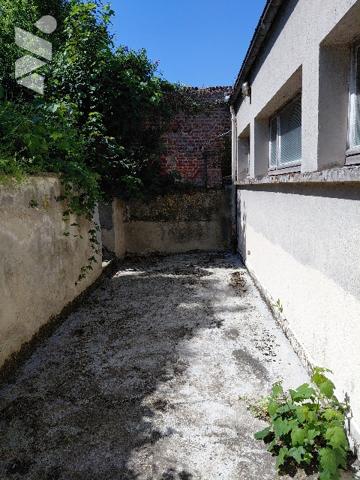 Maison à rénover. Possibilité aménagements pour immeuble de rapport.