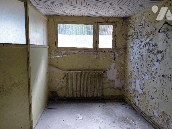 Maison à rénover. Possibilité aménagements pour immeuble de rapport.
