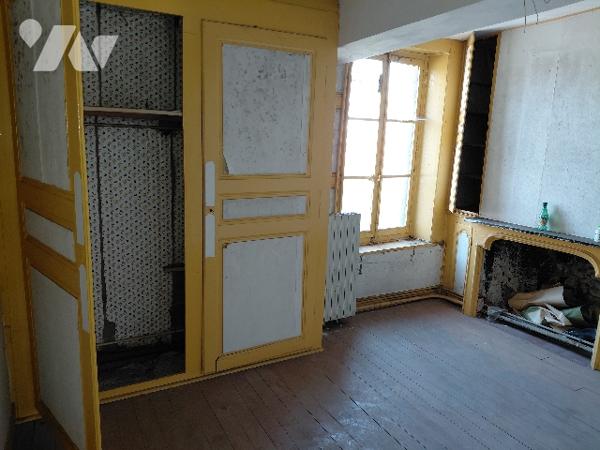Maison à rénover. Possibilité aménagements pour immeuble de rapport.