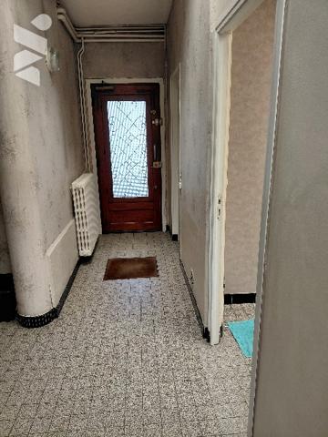 Maison à rénover. Possibilité aménagements pour immeuble de rapport.