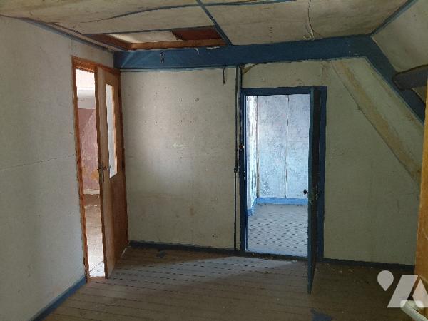 Maison à rénover. Possibilité aménagements pour immeuble de rapport.