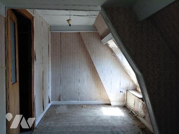 Maison à rénover. Possibilité aménagements pour immeuble de rapport.