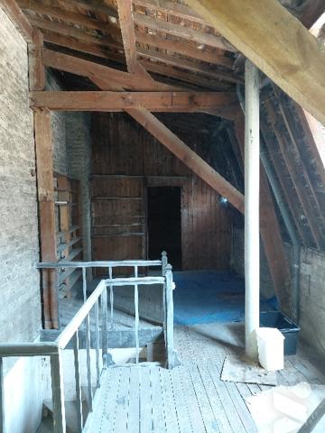 Maison à rénover. Possibilité aménagements pour immeuble de rapport.
