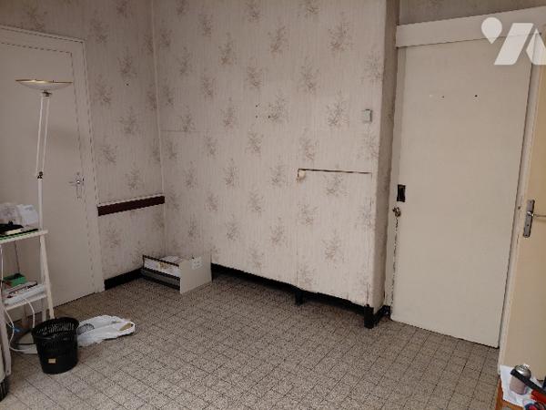 Maison à rénover. Possibilité aménagements pour immeuble de rapport.