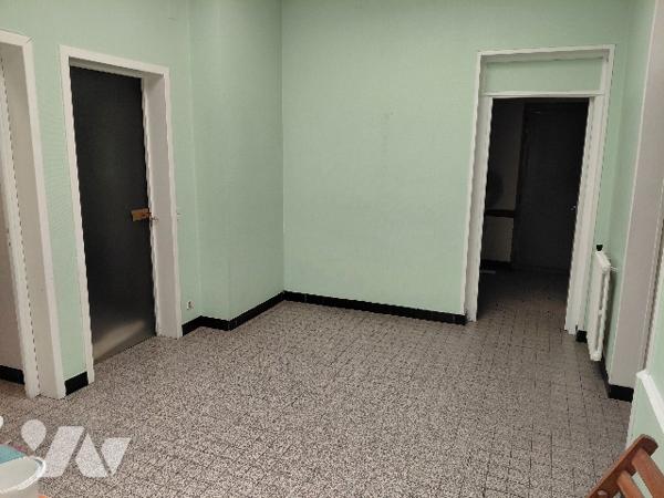 Maison à rénover. Possibilité aménagements pour immeuble de rapport.