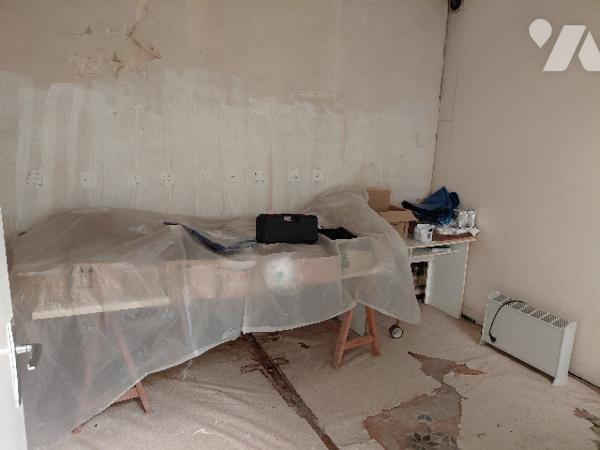 Maison à rénover. Possibilité aménagements pour immeuble de rapport.