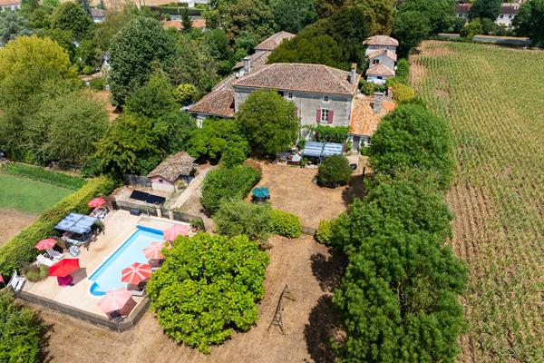 Magnifique Logis avec quatre gîtes de charme, deux piscines, cour intérieure et vaste parc paysager Chef boutonne