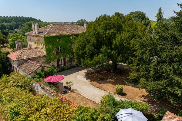 Magnifique Logis avec quatre gîtes de charme, deux piscines, cour intérieure et vaste parc paysager Chef boutonne