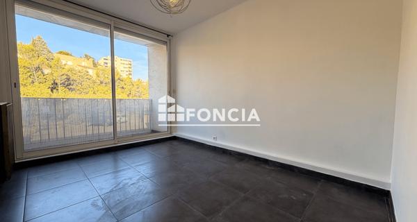 Location Appartement 4 pièces 74.96 m² - Villeneuve-lès-avignon 30400
