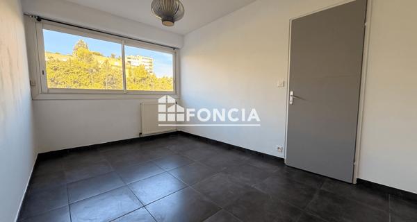 Location Appartement 4 pièces 74.96 m² - Villeneuve-lès-avignon 30400