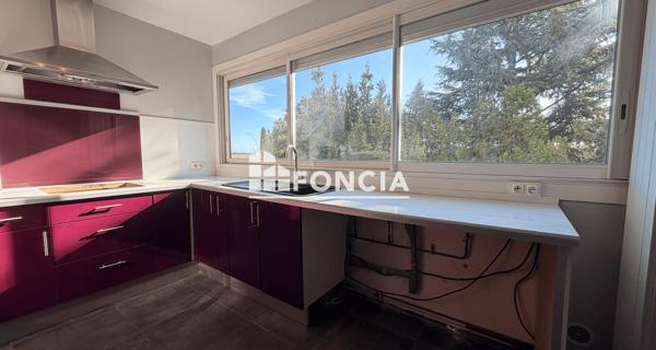 Location Appartement 4 pièces 74.96 m² - Villeneuve-lès-avignon 30400