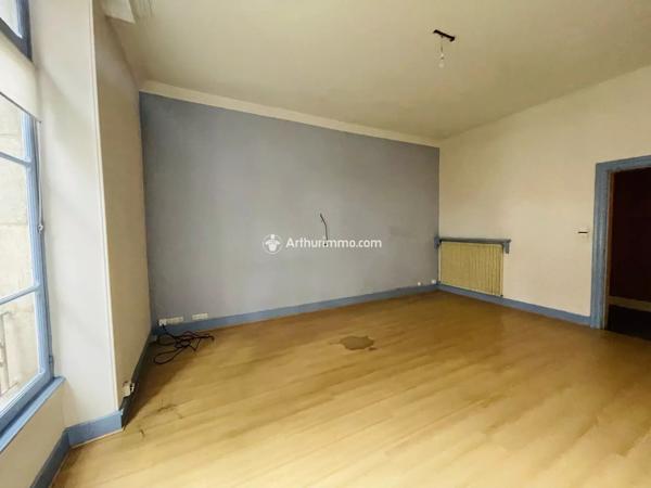 Vente                                                      Bureau
                        
                     10 pièces                      259 m2                     à Millau