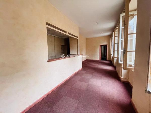 Vente                                                      Bureau
                        
                     10 pièces                      259 m2                     à Millau