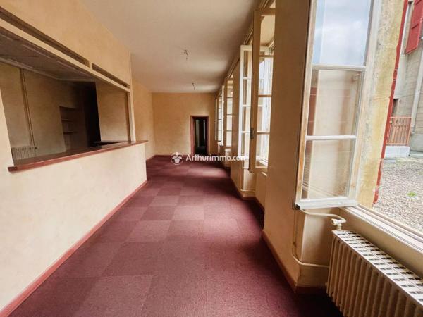 Vente                                                      Bureau
                        
                     10 pièces                      259 m2                     à Millau