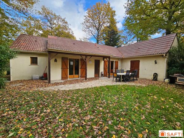 Plain-pied lumineux avec terrasse Sud/Ouest dans un cadre naturel privilégié.