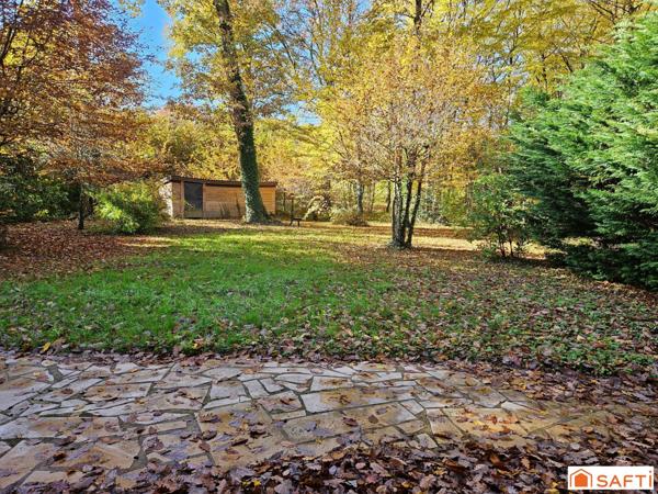 Plain-pied lumineux avec terrasse Sud/Ouest dans un cadre naturel privilégié.