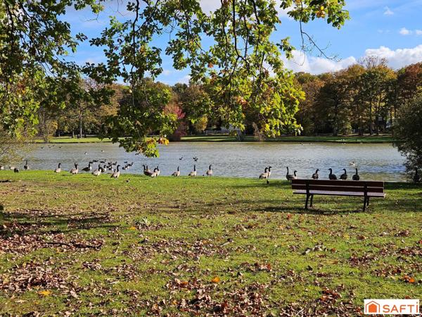 Plain-pied lumineux avec terrasse Sud/Ouest dans un cadre naturel privilégié.