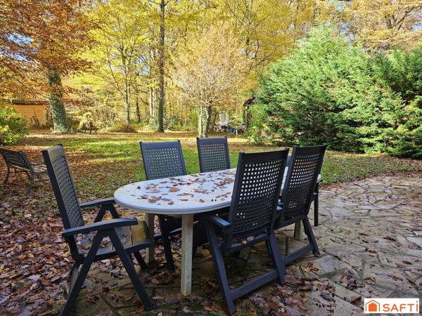 Plain-pied lumineux avec terrasse Sud/Ouest dans un cadre naturel privilégié.