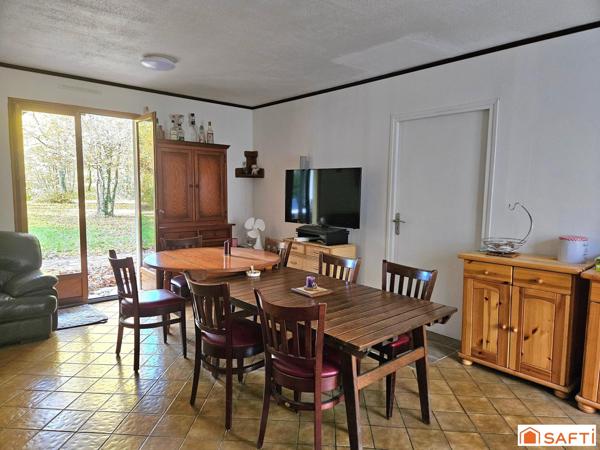 Plain-pied lumineux avec terrasse Sud/Ouest dans un cadre naturel privilégié.