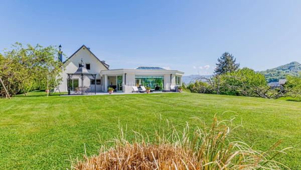 Vente                                                      Maison
                        
                     7 pièces                      325 m2                     à Chambéry
