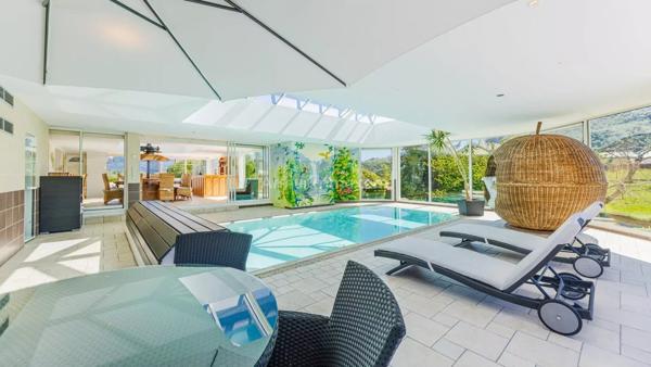 Vente                                                      Maison
                        
                     7 pièces                      325 m2                     à Chambéry