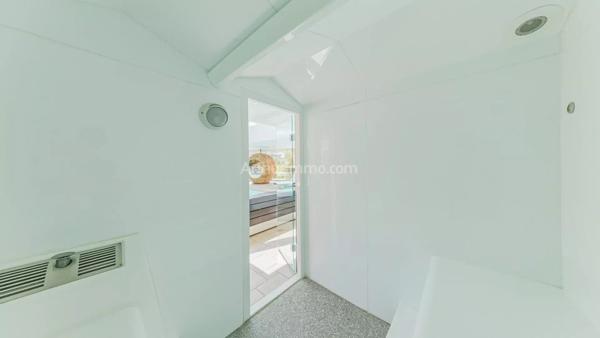 Vente                                                      Maison
                        
                     7 pièces                      325 m2                     à Chambéry