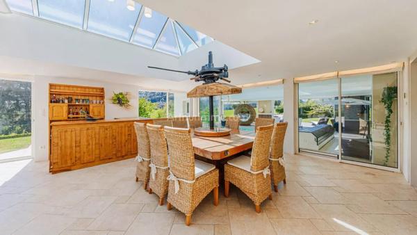Vente                                                      Maison
                        
                     7 pièces                      325 m2                     à Chambéry