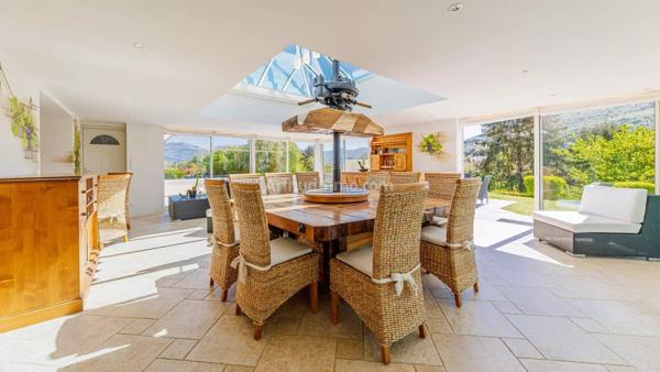 Vente                                                      Maison
                        
                     7 pièces                      325 m2                     à Chambéry