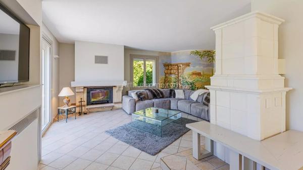 Vente                                                      Maison
                        
                     7 pièces                      325 m2                     à Chambéry