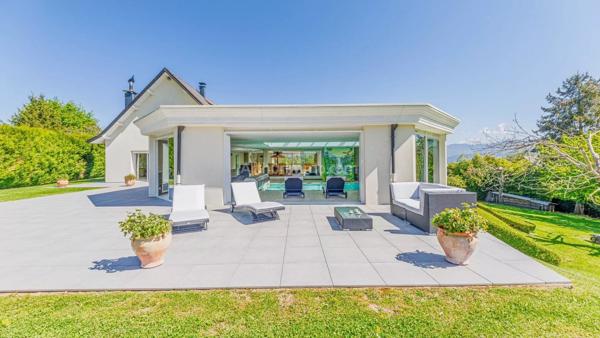 Vente                                                      Maison
                        
                     7 pièces                      325 m2                     à Chambéry