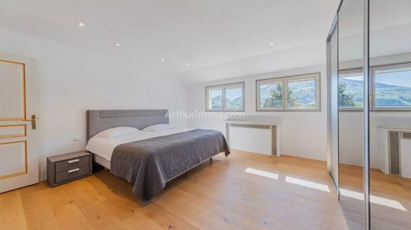 Vente                                                      Maison
                        
                     7 pièces                      325 m2                     à Chambéry